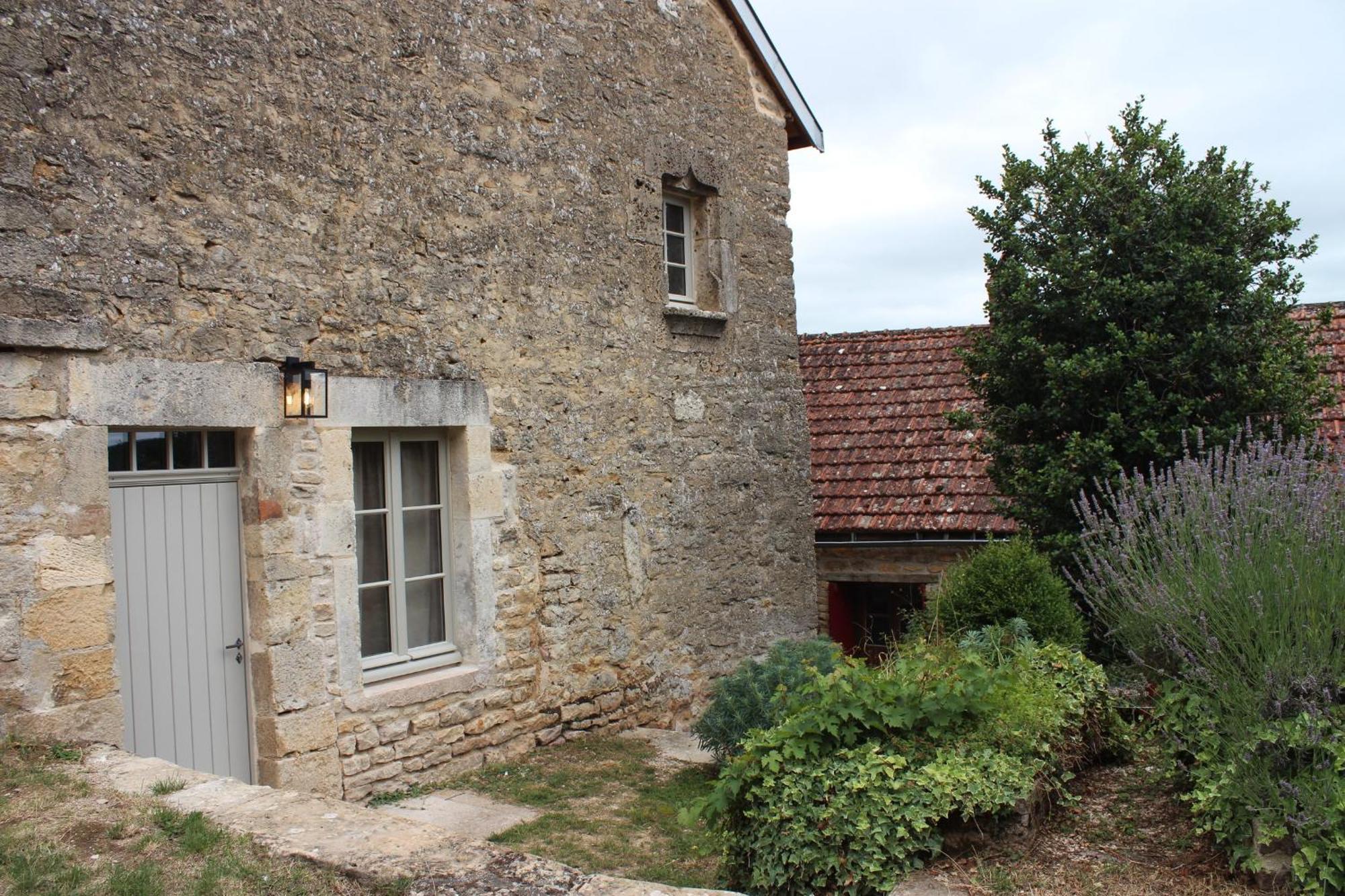 Chateauneuf Suites Eksteriør bilde
