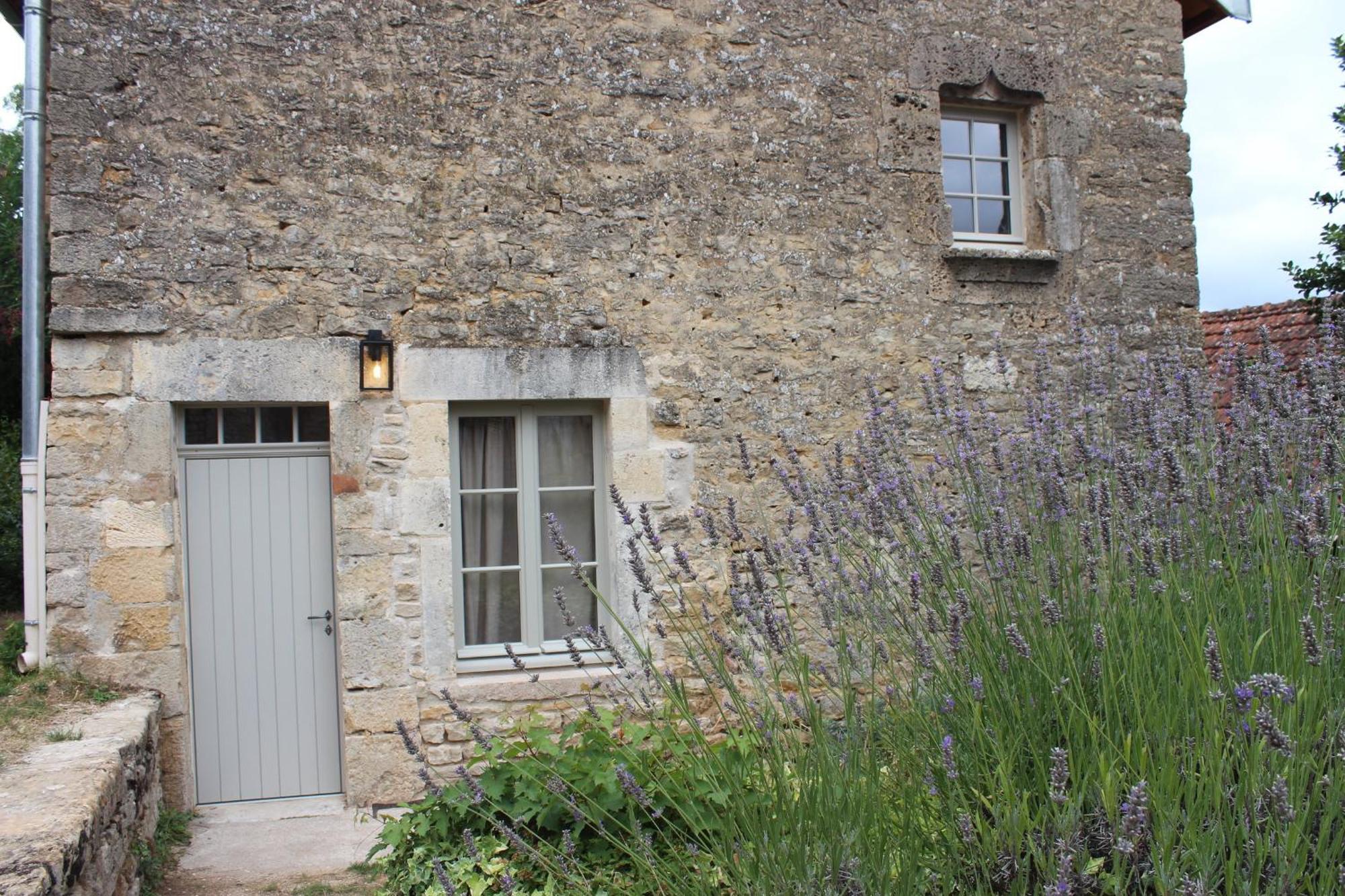 Chateauneuf Suites Eksteriør bilde
